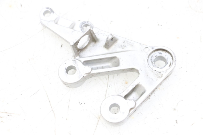 photo de SUPORTE DO DESCANSO DE PÉ DIANTEIRO DIREITO SUZUKI GSXR GSX-R 1000 (2003 - 2004) - Ampliação técnica