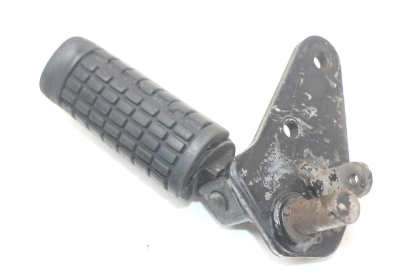 photo de SUPORTE DO DESCANSO DE PÉ DIANTEIRO DIREITO SUZUKI GZ MARAUDER 125 (1998 - 2004) - Ampliação técnica