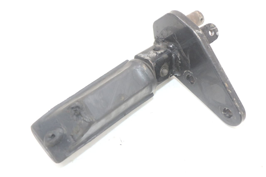 photo de SUPORTE DO DESCANSO DE PÉ DIANTEIRO DIREITO SUZUKI GZ MARAUDER 125 (1998 - 2004) - Vista geral