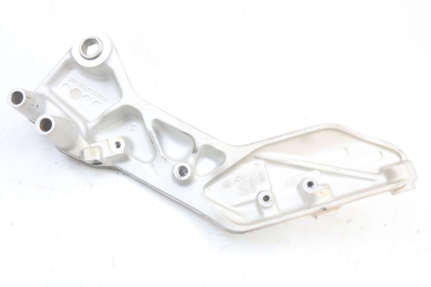 photo de SUPORTE DO DESCANSO DE PÉ DIANTEIRO DIREITO HUSQVARNA SVARTPILEN 401 (2018 - 2023) - Vista geral