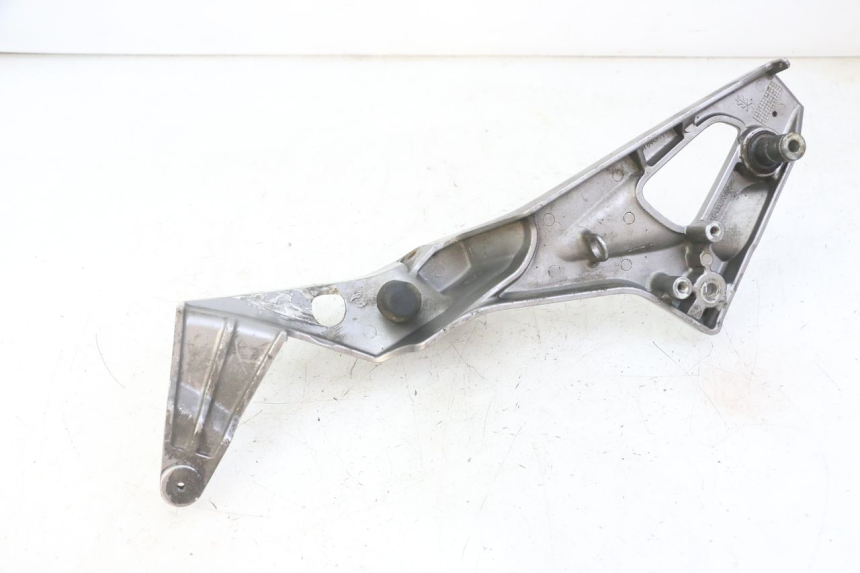 photo de SUPORTE DO DESCANSO DE PÉ DIANTEIRO DIREITO HONDA NTV DEAUVILLE ABS 700 (2007 - 2016) - Ampliação técnica