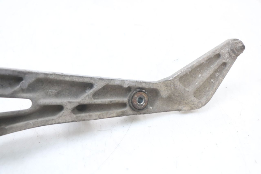 photo de SUPORTE DO DESCANSO DE PÉ DIANTEIRO DIREITO HONDA NTV DEAUVILLE 650 (1998 - 2001) - Pontos de fixação