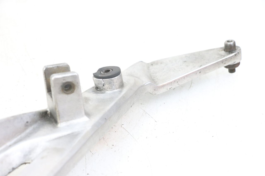 photo de SUPORTE DO DESCANSO DE PÉ DIANTEIRO DIREITO HONDA NTV DEAUVILLE 650 (1998 - 2001) - Pontos de fixação