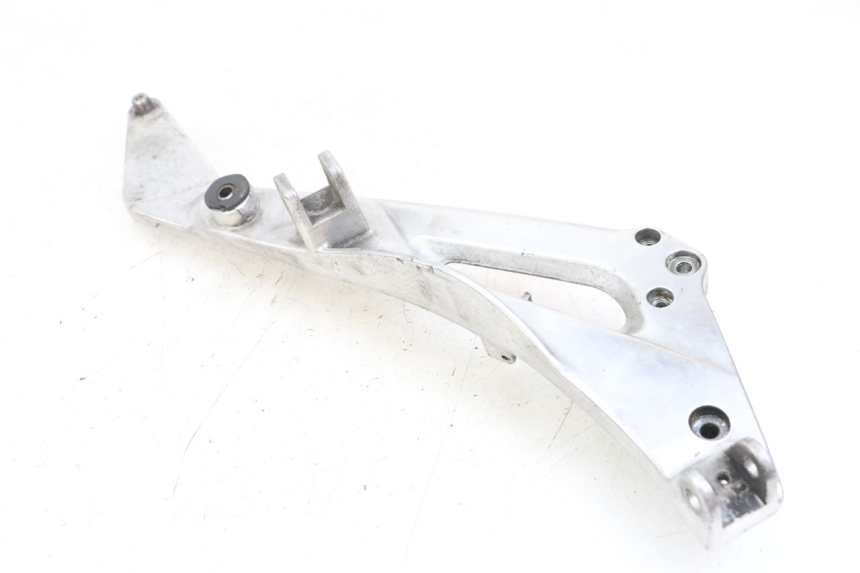 photo de SUPORTE DO DESCANSO DE PÉ DIANTEIRO DIREITO HONDA NTV DEAUVILLE 650 (1998 - 2001) - Peça verificada