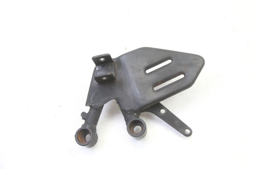 photo de SUPORTE DO DESCANSO DE PÉ DIANTEIRO DIREITO MAG POWER R-STREET 50 (2016 - 2025) - Detalhe da peça