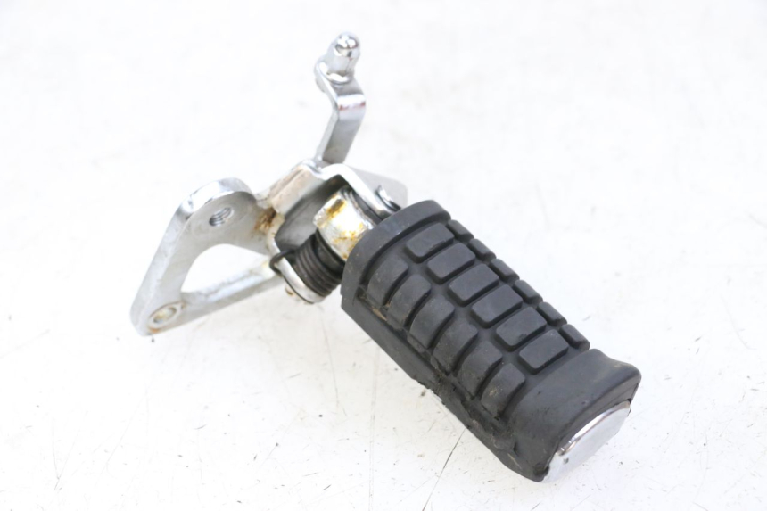 photo de SUPORTE DO DESCANSO DE PÉ DIANTEIRO DIREITO REGAL RAPTOR RAXTER 2 125 (2007 - 2015) - Vista principal