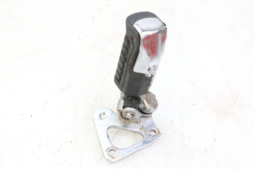 photo de SUPORTE DO DESCANSO DE PÉ DIANTEIRO DIREITO REGAL RAPTOR RAXTER 2 125 (2007 - 2015) - Outro ângulo de visão