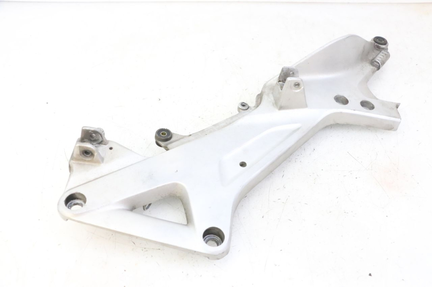 photo de SUPORTE DO DESCANSO DE PÉ DIANTEIRO DIREITO HONDA ST PAN EUROPEAN 1300 (2002 - 2013) - Detalhe da peça