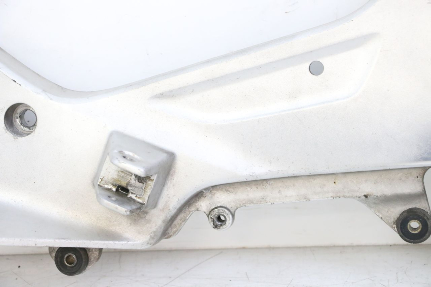 photo de SUPORTE DO DESCANSO DE PÉ DIANTEIRO DIREITO HONDA ST PAN EUROPEAN 1300 (2002 - 2013) - Detalhes característicos