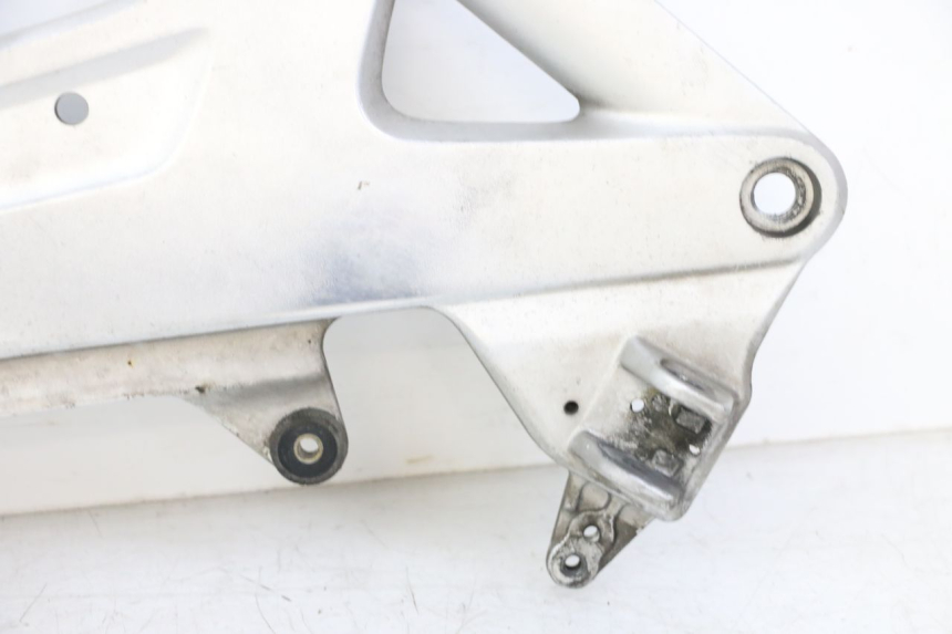 photo de SUPORTE DO DESCANSO DE PÉ DIANTEIRO DIREITO HONDA ST PAN EUROPEAN 1300 (2002 - 2013) - Vista de perto