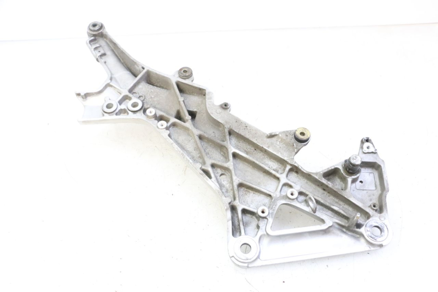 photo de SUPORTE DO DESCANSO DE PÉ DIANTEIRO DIREITO HONDA ST PAN EUROPEAN 1300 (2002 - 2013) - Vista geral