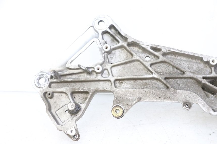 photo de SUPORTE DO DESCANSO DE PÉ DIANTEIRO DIREITO HONDA ST PAN EUROPEAN 1300 (2002 - 2013) - Pontos de fixação