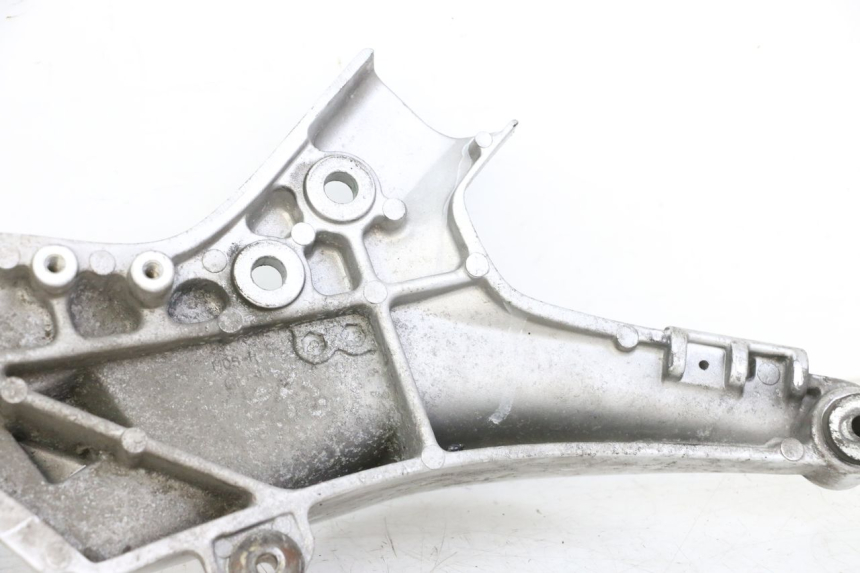 photo de SUPORTE DO DESCANSO DE PÉ DIANTEIRO DIREITO HONDA ST PAN EUROPEAN 1300 (2002 - 2013) - Peça verificada