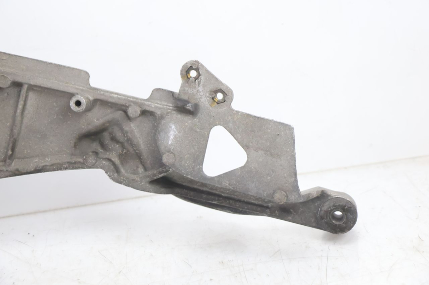 photo de PLACA DO DESCANSO DO PÉ DIANTEIRO DIREITO HONDA ST PAN EUROPEAN 1100 (1990 - 2002) - Pontos de fixação