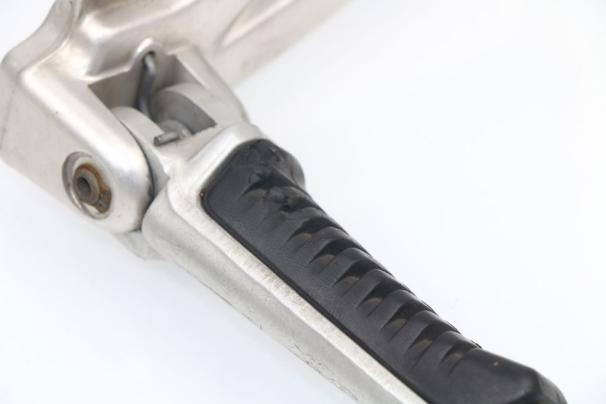 photo de SUPORTE DO DESCANSO DE PÉ DIANTEIRO DIREITO DUCATI ST2 944 (1997 - 2003) - Detalhe da peça