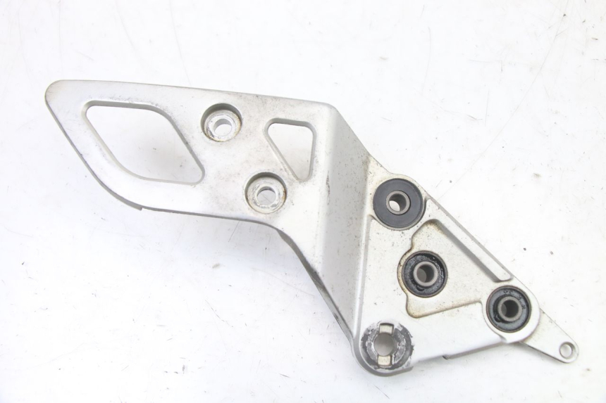 photo de SUPORTE DO DESCANSO DE PÉ DIANTEIRO DIREITO SUZUKI GSX F GSXF 650 (2007 - 2015) - Vista principal
