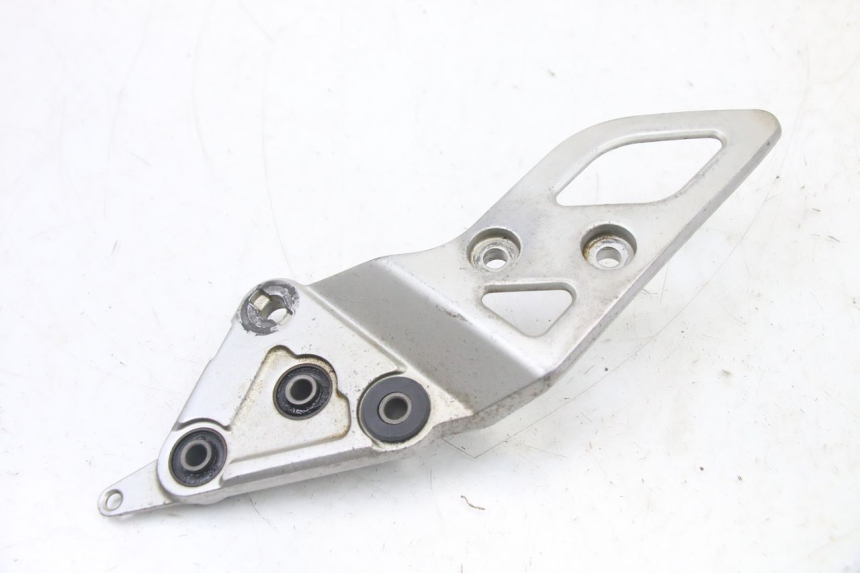 photo de SUPORTE DO DESCANSO DE PÉ DIANTEIRO DIREITO SUZUKI GSX F GSXF 650 (2007 - 2015) - Outro ângulo de visão