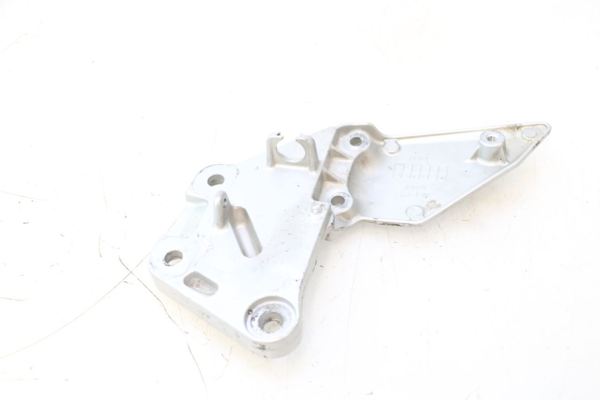 photo de SUPORTE DO DESCANSO DE PÉ DIANTEIRO DIREITO SUZUKI SV S 650 (2003 - 2009) - Zoom do estado de desgaste