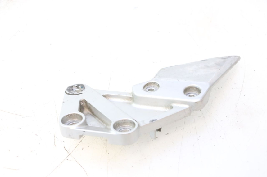 photo de SUPORTE DO DESCANSO DE PÉ DIANTEIRO DIREITO SUZUKI SV S 650 (2003 - 2009) - Vista geral
