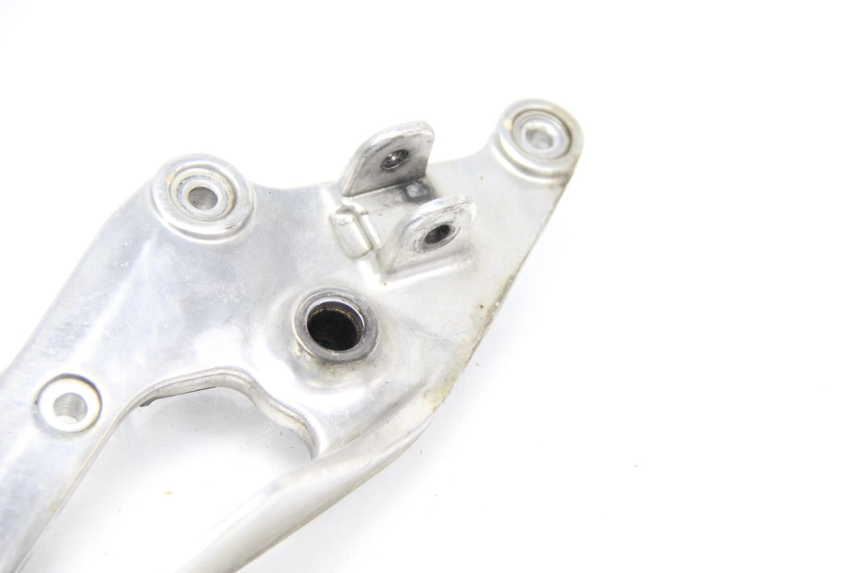 photo de SUPORTE DO DESCANSO DE PÉ DIANTEIRO DIREITO YAMAHA TDM ABS 900 (2002 - 2014) - Zoom do estado de desgaste
