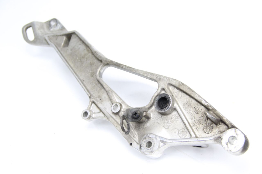 photo de SUPORTE DO DESCANSO DE PÉ DIANTEIRO DIREITO YAMAHA TDM ABS 900 (2002 - 2014) - Vista geral