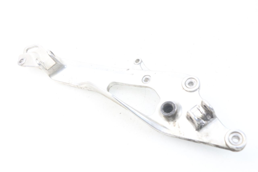 photo de SUPORTE DO DESCANSO DE PÉ DIANTEIRO DIREITO YAMAHA TDM ABS 900 (2002 - 2014) - Detalhe da peça