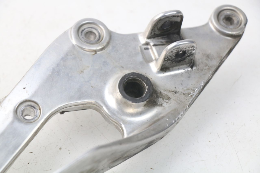 photo de SUPORTE DO DESCANSO DE PÉ DIANTEIRO DIREITO YAMAHA TDM ABS 900 (2002 - 2014) - Pontos de fixação