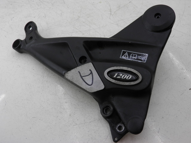 photo de SUPORTE DO DESCANSO DE PÉ DIANTEIRO DIREITO TRIUMPH TROPHY 1200 (1996 - 2003) - Vista principal