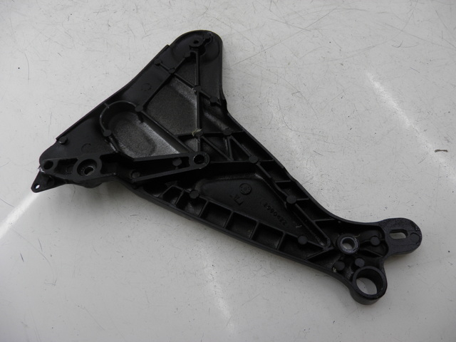 photo de SUPORTE DO DESCANSO DE PÉ DIANTEIRO DIREITO TRIUMPH TROPHY 1200 (1996 - 2003) - Ampliação técnica
