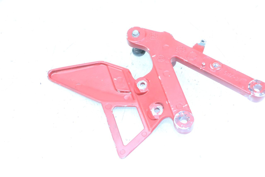 photo de SUPORTE DO DESCANSO DE PÉ DIANTEIRO DIREITO YAMAHA TZR 50 (2008 - 2016) - Zoom do estado de desgaste