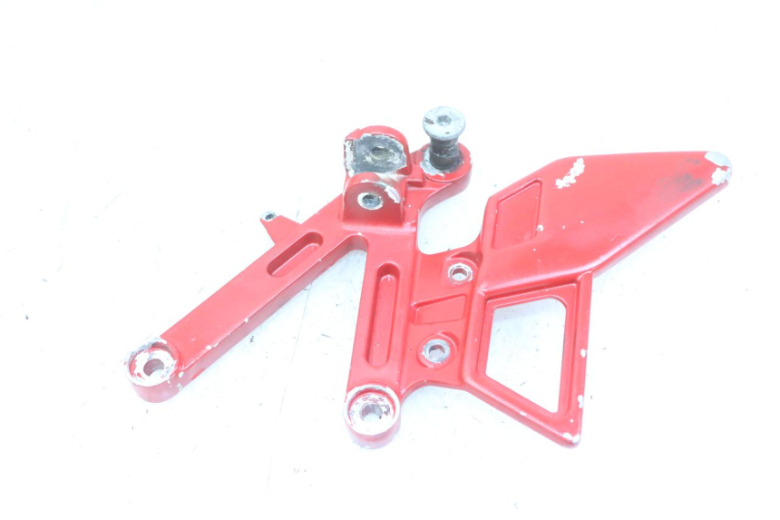 photo de SUPORTE DO DESCANSO DE PÉ DIANTEIRO DIREITO YAMAHA TZR 50 (2008 - 2016) - Ampliação técnica