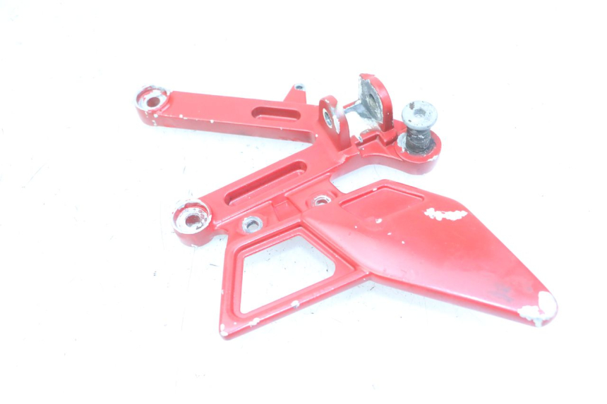 photo de SUPORTE DO DESCANSO DE PÉ DIANTEIRO DIREITO YAMAHA TZR 50 (2008 - 2016) - Vista geral