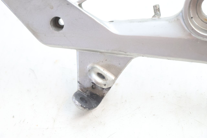 photo de SUPORTE DO DESCANSO DE PÉ DIANTEIRO DIREITO HONDA VFR FI RC46 800 (1998 - 2001) - Zoom do estado de desgaste