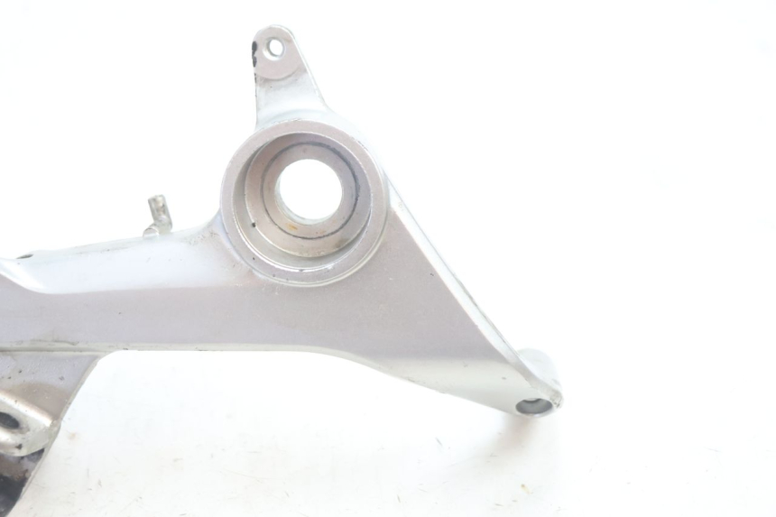 photo de SUPORTE DO DESCANSO DE PÉ DIANTEIRO DIREITO HONDA VFR FI RC46 800 (1998 - 2001) - Outro ângulo de visão
