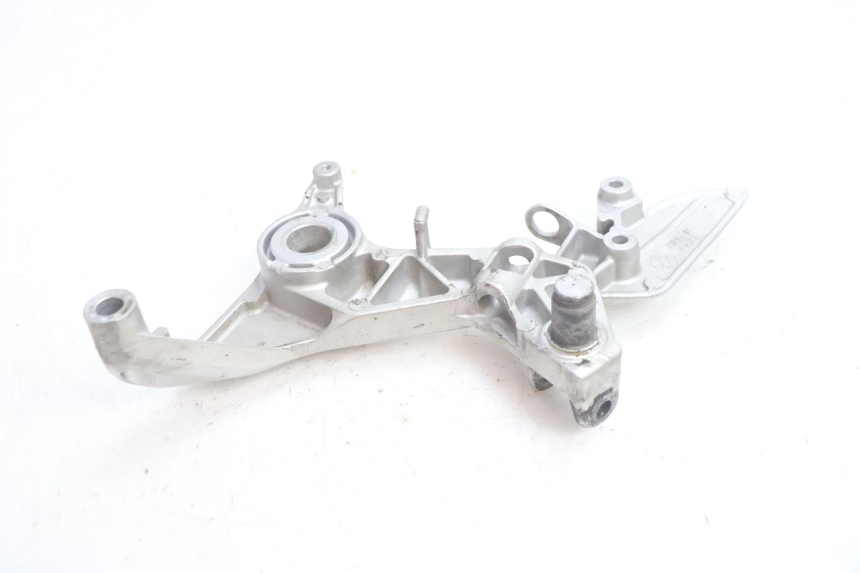 photo de SUPORTE DO DESCANSO DE PÉ DIANTEIRO DIREITO HONDA VFR FI RC46 800 (1998 - 2001) - Pontos de fixação