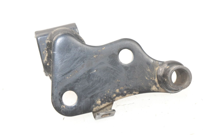 photo de SUPORTE DO DESCANSO DE PÉ DIANTEIRO DIREITO YAMAHA WR R 125 (2009 - 2017) - Detalhe da peça