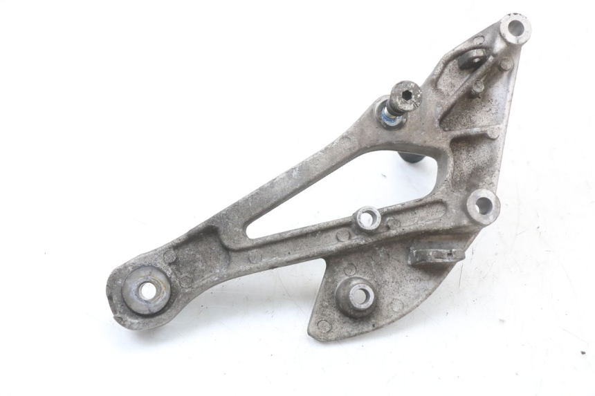 photo de SUPORTE DO DESCANSO DE PÉ DIANTEIRO DIREITO YAMAHA XJ600 XJ DIVERSION 600 (1992 - 1997) - Detalhe da peça