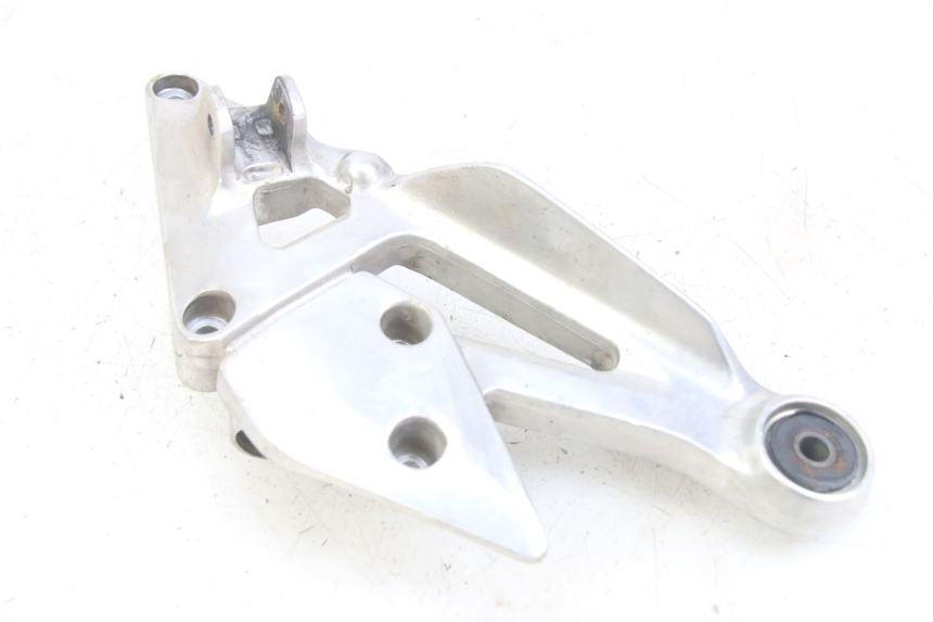 photo de SUPORTE DO DESCANSO DE PÉ DIANTEIRO DIREITO YAMAHA XJN DIVERSION 600 (2000 - 2003) - Detalhe da peça