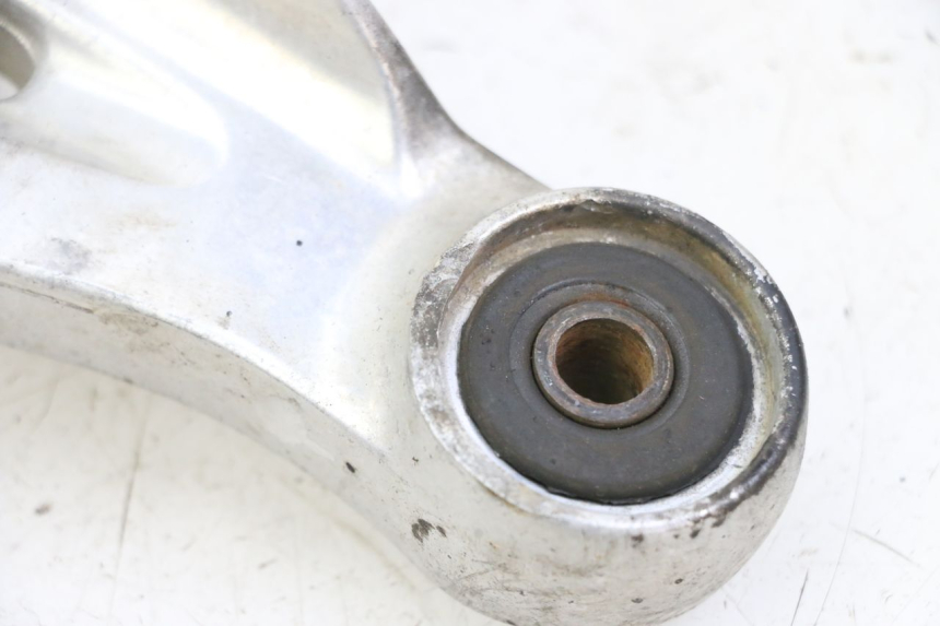 photo de SUPORTE DO DESCANSO DE PÉ DIANTEIRO DIREITO YAMAHA XJN DIVERSION 600 (2000 - 2003) - Estado da superfície