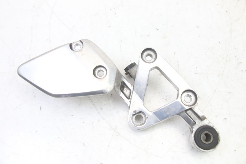 photo de SUPORTE DO DESCANSO DE PÉ DIANTEIRO DIREITO YAMAHA FZS FAZER 600 (2001 - 2003) - Vista principal