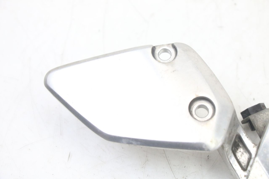 photo de SUPORTE DO DESCANSO DE PÉ DIANTEIRO DIREITO YAMAHA FZS FAZER 600 (2001 - 2003) - Detalhe da peça