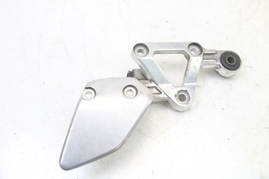photo de SUPORTE DO DESCANSO DE PÉ DIANTEIRO DIREITO YAMAHA FZS FAZER 600 (2001 - 2003) - Outro ângulo de visão