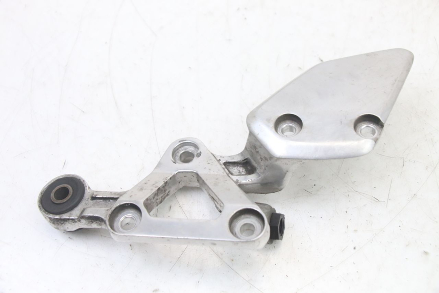 photo de SUPORTE DO DESCANSO DE PÉ DIANTEIRO DIREITO YAMAHA FZS FAZER 600 (2001 - 2003) - Ampliação técnica