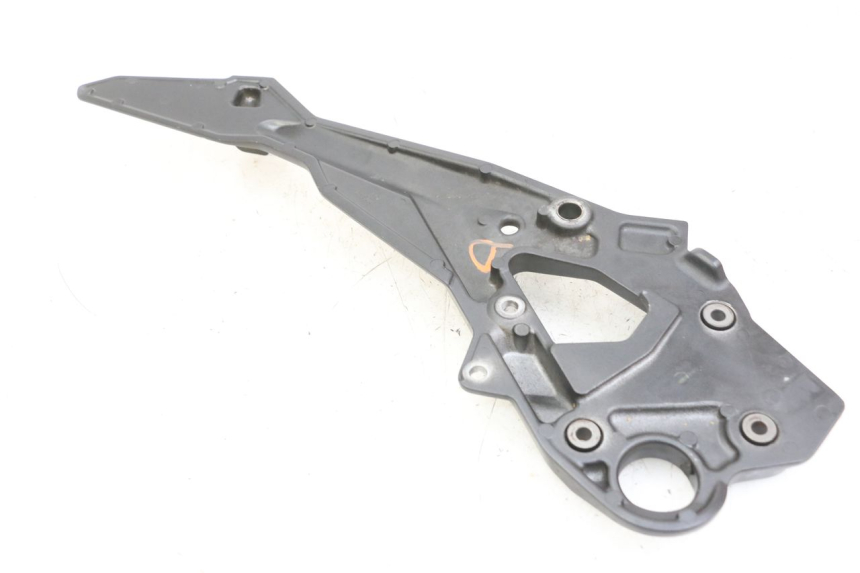 photo de SUPORTE DO DESCANSO DE PÉ DIANTEIRO DIREITO YAMAHA XJ6 ABS 600 (2008 - 2016) - Detalhe da peça