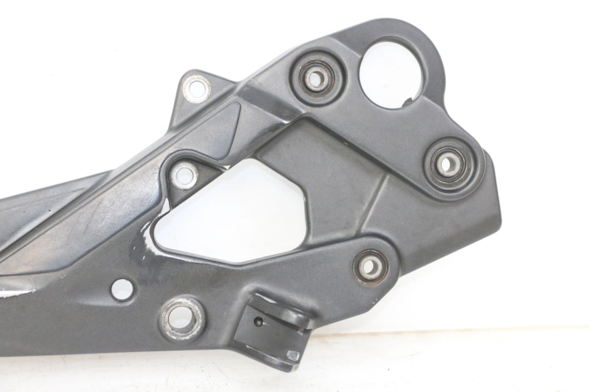 photo de SUPORTE DO DESCANSO DE PÉ DIANTEIRO DIREITO YAMAHA XJ6 ABS 600 (2008 - 2016) - Vista geral