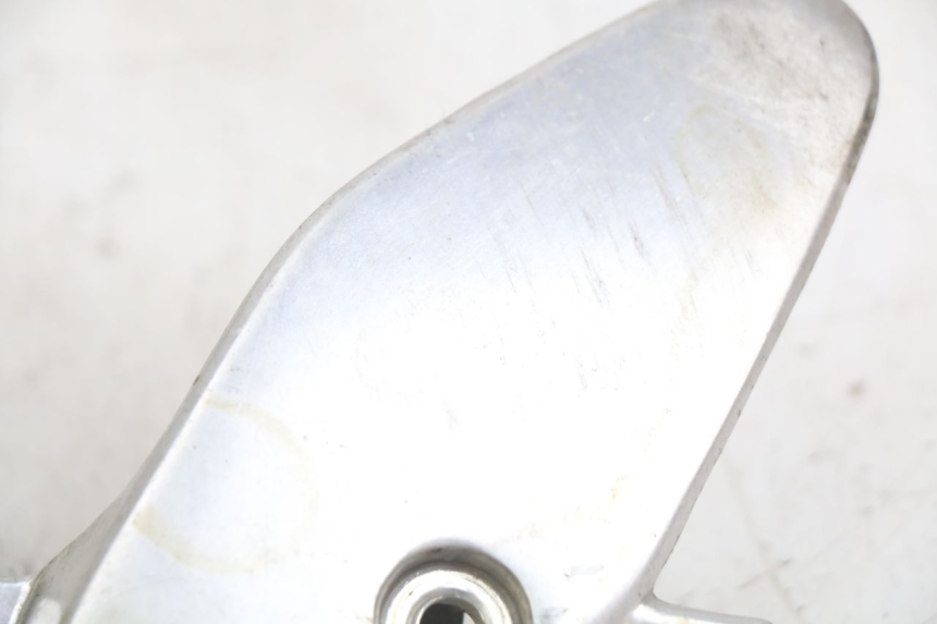 photo de SUPORTE DO DESCANSO DE PÉ DIANTEIRO DIREITO YAMAHA YZF R THUNDERCAT 600 (1996 - 2003) - Detalhe da peça