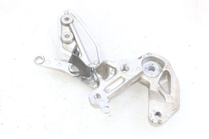photo de SUPORTE DO DESCANSO DE PÉ DIANTEIRO DIREITO YAMAHA YZF R THUNDERCAT 600 (1996 - 2003) - Outro ângulo de visão