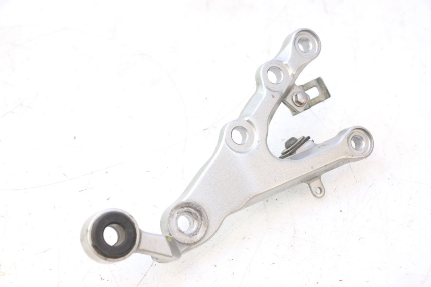 photo de PLACA DO DESCANSO DO PÉ DIANTEIRO DIREITO YAMAHA YZF R6 600 (2008 - 2009) - Zoom do estado de desgaste