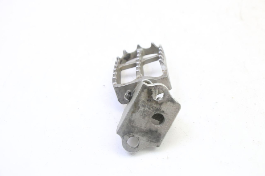 photo de SUPORTE DO DESCANSO DE PÉ DIANTEIRO DIREITO YAMAHA YZF YZ-F 450 (2014 - 2016) - Zoom do estado de desgaste