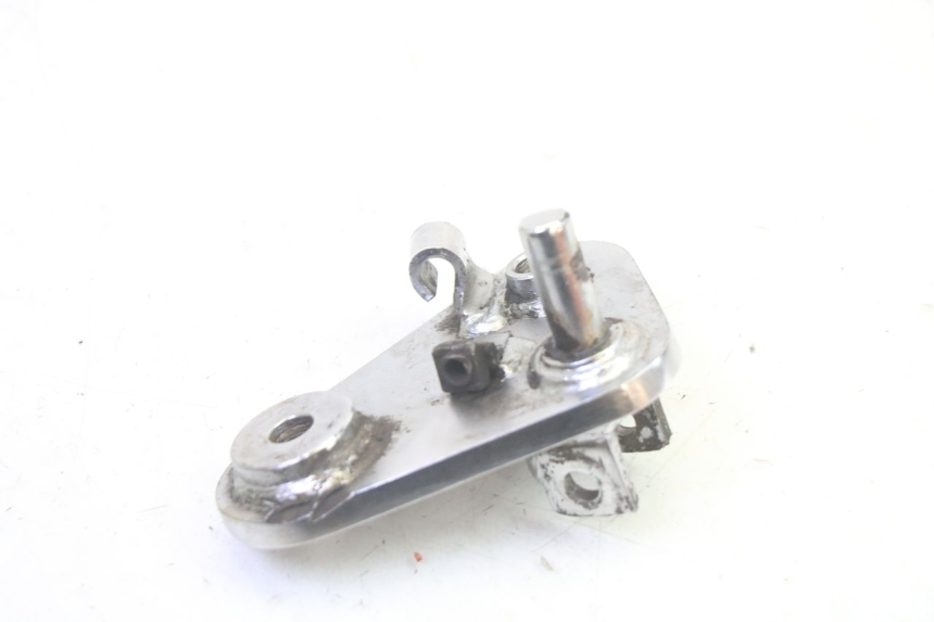 photo de SUPORTE DO DESCANSO DE PÉ DIANTEIRO DIREITO KYMCO ZING 125 (1997 - 2003) - Outro ângulo de visão